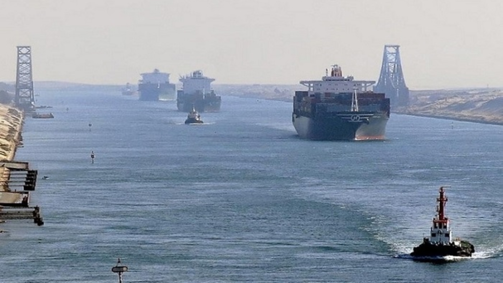 Traffic in the Suez Canal