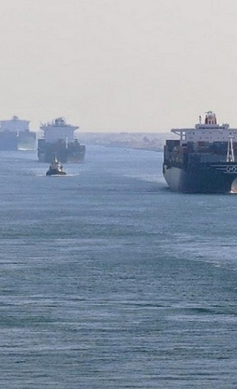 Traffic in the Suez Canal